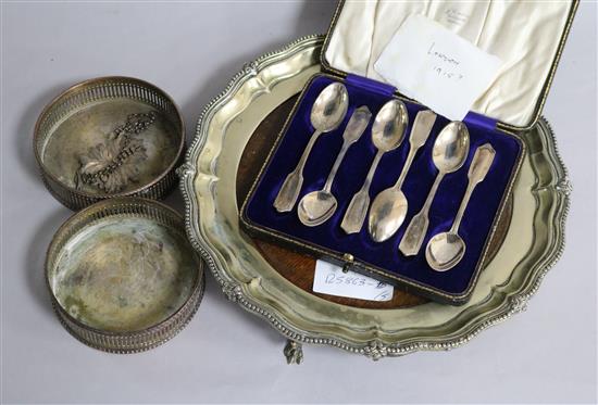 A Victorian silver leaf wine label, Joseph Wilmore, Birmingham, 1840, a cased set of silver teaspoons, pair of plated coasters etc.